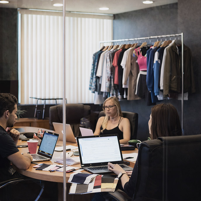 MINYOO GLOBAL, your trusted garment sourcing company and apparel supply chain partner, meeting with fashion brand clients to plan cross border apparel sourcing projects.